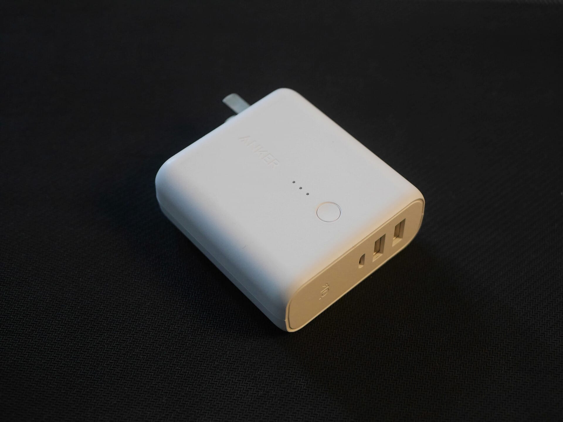 Caricabatterie Anker compatto da parete con due porte USB