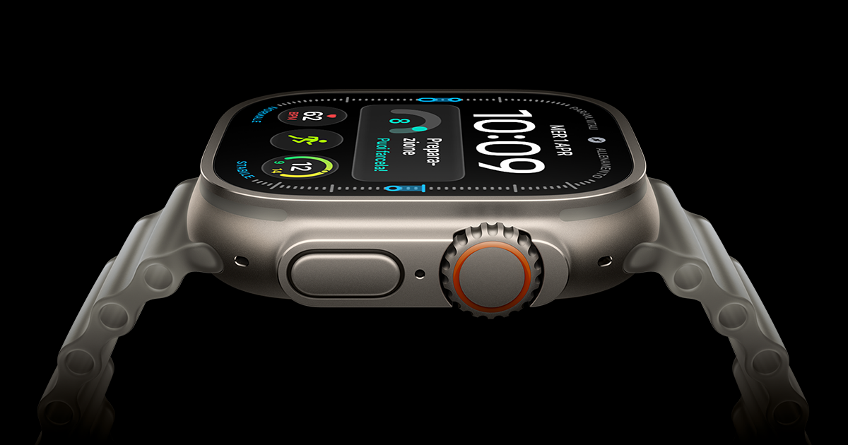 Apple Watch Ultra visto di lato con la corona e il pulsante azione