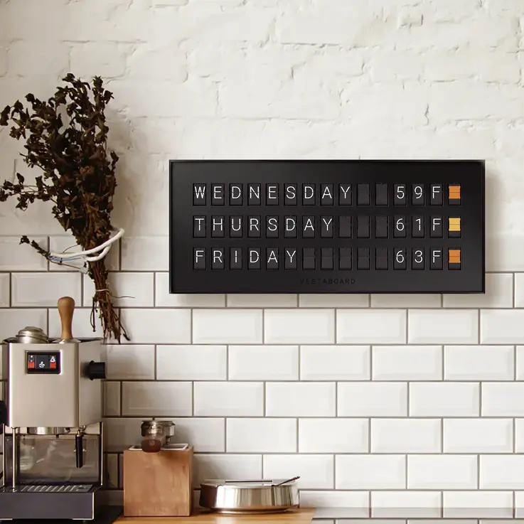 Vestaboard Note: Il Fascino Retrò dei Display Split-Flap Diventa Accessibile