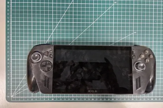 Spuntano Foto Rubate: Ecco la Console Portatile Xbox Nata dalla Collaborazione Microsoft e Asus