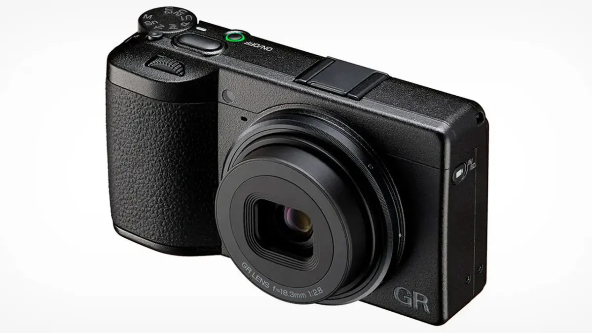 Ricoh GR IV: La Leggendaria Compatta Torna con Novità e Conferme