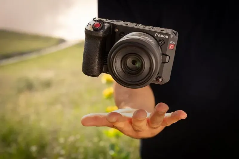 Canon EOS C50: La Rivoluzione per Creator e Filmmaker. Video Orizzontale e Verticale in un Colpo Solo