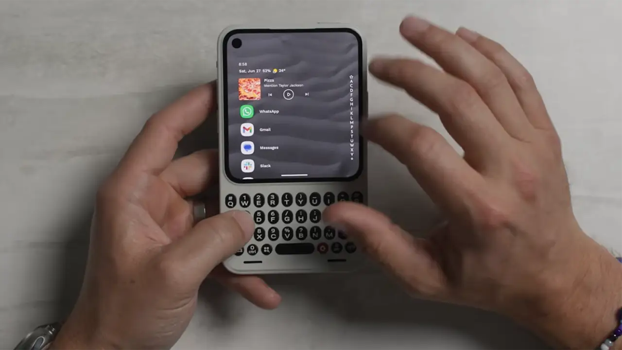 Clicks Communicator: lo smartphone Android con tastiera fisica