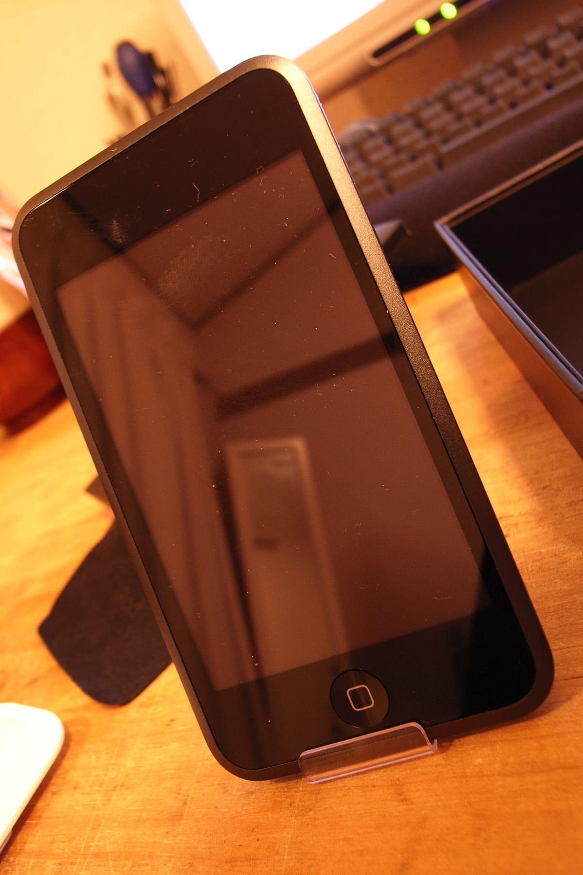 L'iPod touch compie 19 anni: storia, prezzo e caratteristiche del dispositivo che ha anticipato l'iPhone