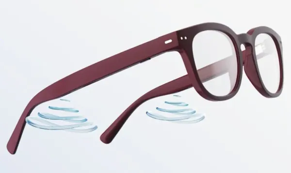 Occhiali acustici Nuance Audio Plus appoggiati su un tavolo