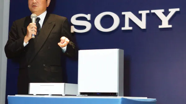 Due unità Sony PSX presentate sul palco durante il lancio del registratore DVD con hard disk.