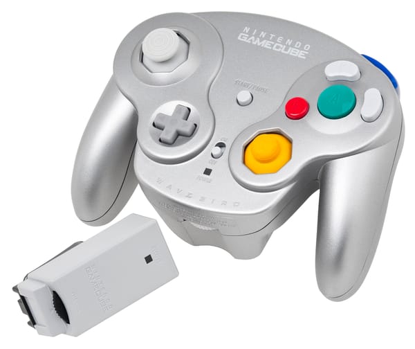 Controller wireless Nintendo GameCube WaveBird argentato con il suo ricevitore