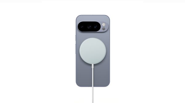Uno smartphone Google Pixel visto dal retro con un caricatore magnetico Pixelsnap agganciato