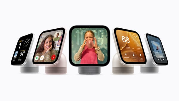 Cinque Apple HomeView mostrati con schermate per orologio, FaceTime, foto, controlli della casa e musica