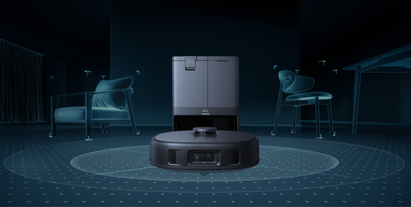 Robot aspirapolvere eufy X10 Pro Omni davanti alla sua stazione, su sfondo blu scuro