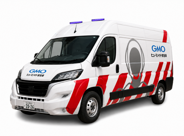Veicolo bianco GMO con grafica rossa, presentato come Humanoid Ambulance per l’assistenza ai robot umanoidi
