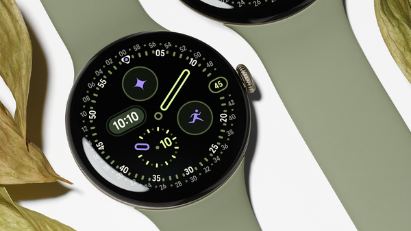 Pixel Watch 5 nero con cinturino verde oliva, mostrato dall’alto