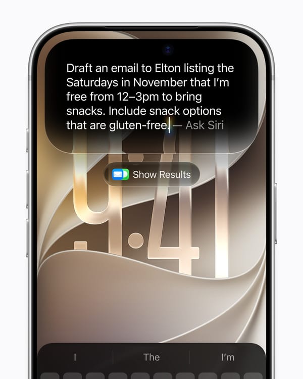Siri AI su iPhone mentre prepara una bozza di email con una richiesta scritta