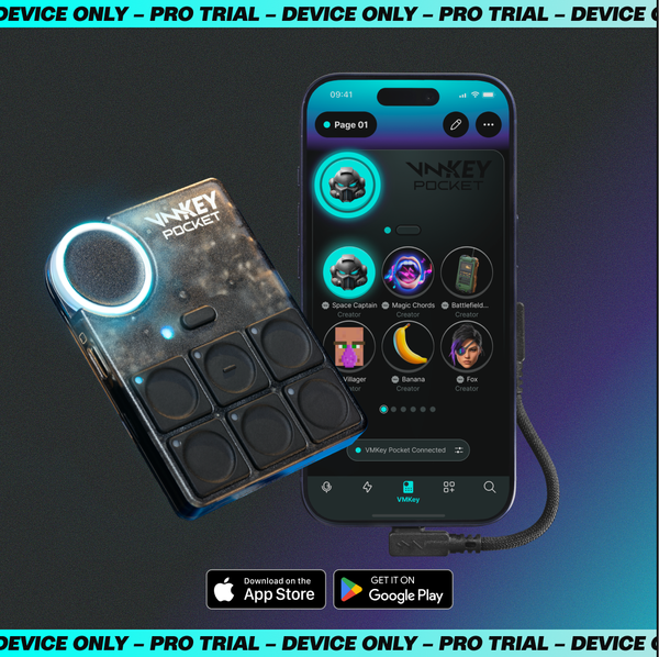 Dispositivo Voicemod Key Pocket accanto all’app mobile su uno smartphone