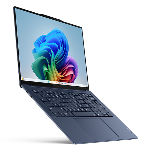Lenovo Yoga Slim 7x aperto, mostrato di tre quarti con schermo acceso